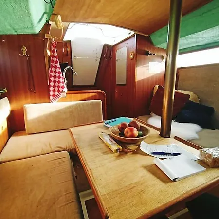 Cosy Sailboat *